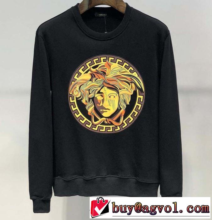 2019年春夏のトレンドアイテム ヴェルサーチVERSACE プルオーバーパーカー 2019年春夏のトレンドアイテム