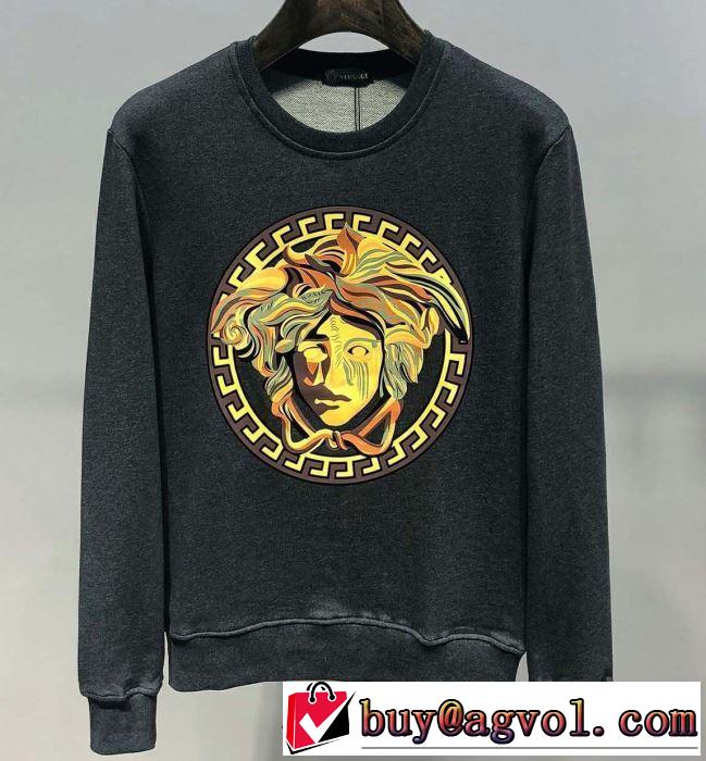 2019年春夏のトレンドアイテム ヴェルサーチVERSACE プルオーバーパーカー 2019年春夏のトレンドアイテム