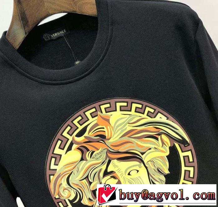 2019年春夏のトレンドアイテム ヴェルサーチVERSACE プルオーバーパーカー 2019年春夏のトレンドアイテム