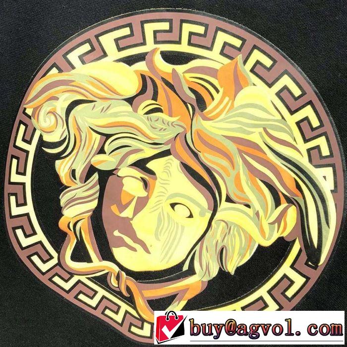 2019年春夏のトレンドアイテム ヴェルサーチVERSACE プルオーバーパーカー 2019年春夏のトレンドアイテム