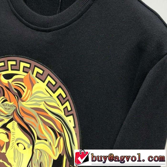 2019年春夏のトレンドアイテム ヴェルサーチVERSACE プルオーバーパーカー 2019年春夏のトレンドアイテム