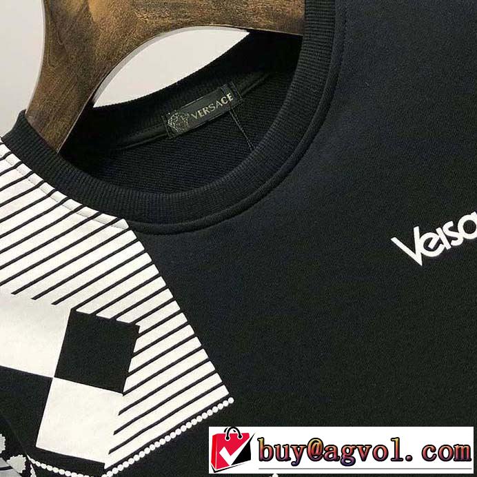ヴェルサーチVERSACE プルオーバーパーカー 今期のトレンド定番アイテム 2019春夏人気トレンドアイテム