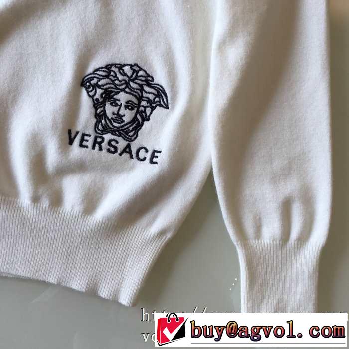 2019秋冬最重要アイテム サイズのよさを感じる新作 ヴェルサーチ VERSACE プルオーバーパーカー 2色可選