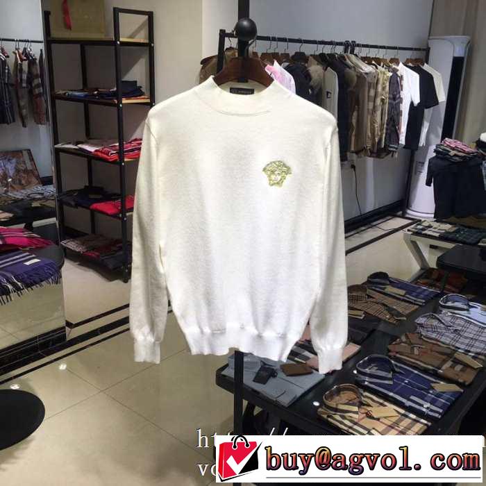 ヴェルサーチ VERSACE プルオーバーパーカー 3色可選 ファッショントレンドを早速チェック 2020秋冬流行ファション
