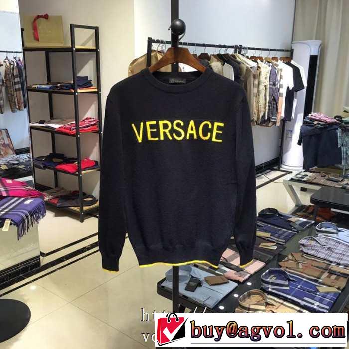 2019秋冬トレンド押さえておきたい ヴェルサーチ VERSACE プルオーバーパーカー 2色可選 お洒落で秋冬注目トレンド