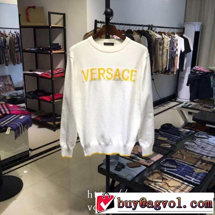 2019秋冬トレンド押さえておきたい ヴェルサーチ VERSACE プルオーバーパーカー 2色可選 お洒落で秋冬注目トレンド