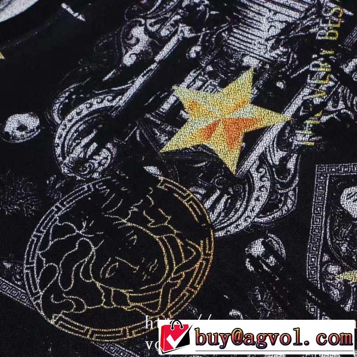 おしゃれでおすすめ今季トレンド ヴェルサーチ VERSACE プルオーバーパーカー 2019?2020秋冬流行色紹介
