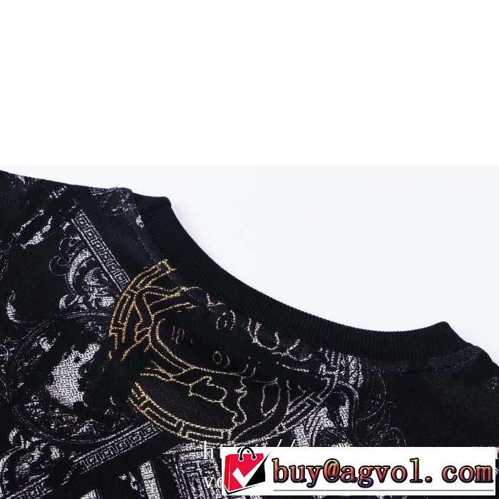 おしゃれでおすすめ今季トレンド ヴェルサーチ VERSACE プルオーバーパーカー 2019?2020秋冬流行色紹介