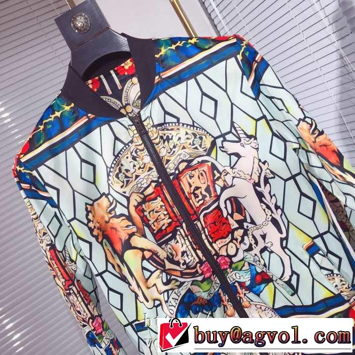 ブルゾン ヴェルサーチ VERSACE 着心地もなめらかで快適 最新秋冬トレンドをチェック！2019-20秋冬