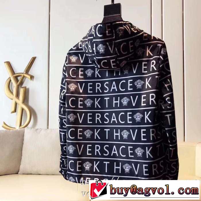 2019?2020秋冬流行色紹介 ヴェルサーチ VERSACE ブルゾン 2色可選 大胆なチェックの人気トレンド