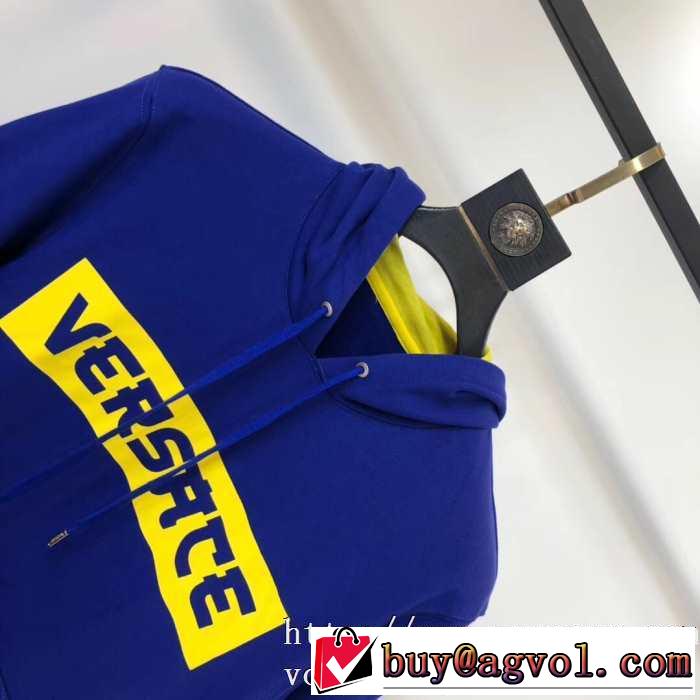 ヴェルサーチ VERSACE パーカー 今年の秋冬のトレンド激安セール 【2019秋冬トレンド】押さえておきたい