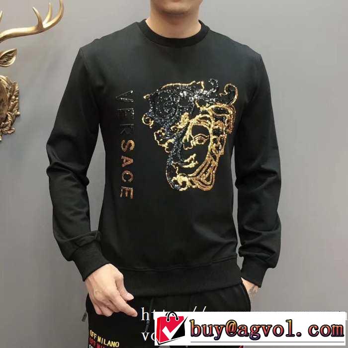 2019-20秋冬取り入れやすい ヴェルサーチ VERSACE プルオーバーパーカー 秋冬にお世話になる定番