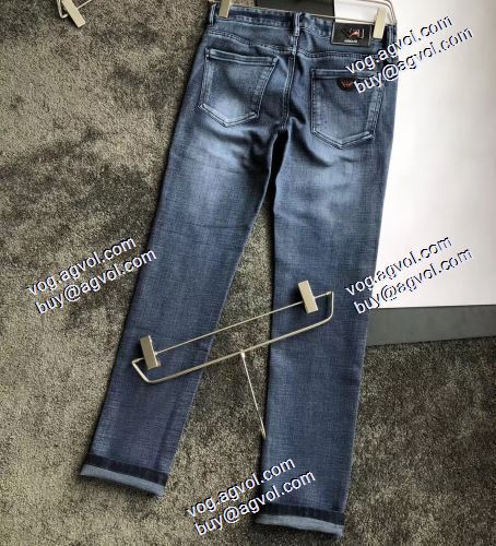  コーデに合わせやすい  2020AW アルマーニスーパーコピー  デニムパンツ  高級感ある