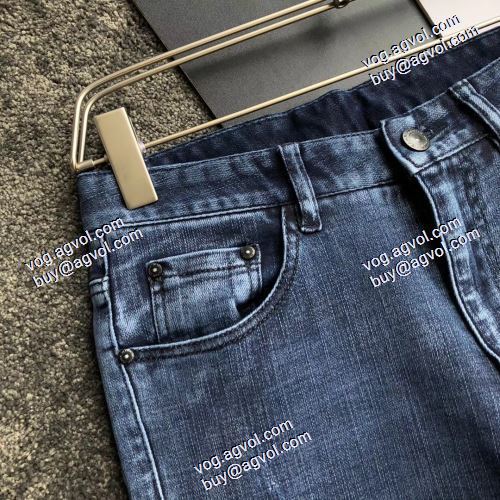  コーデに合わせやすい  2020AW アルマーニスーパーコピー  デニムパンツ  高級感ある