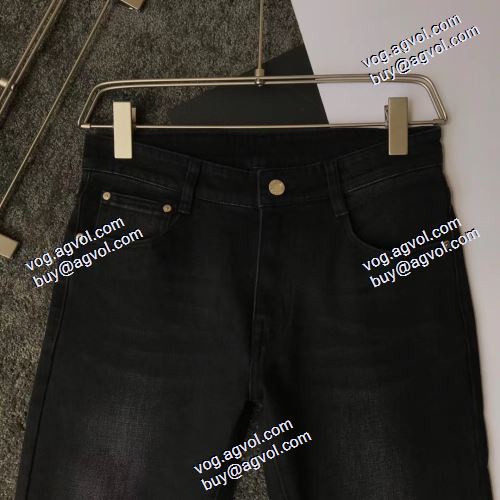  重宝するアイテム ARMANIスーパーコピー デニムパンツ   2020AW  綺麗に決まるフォルム！ 