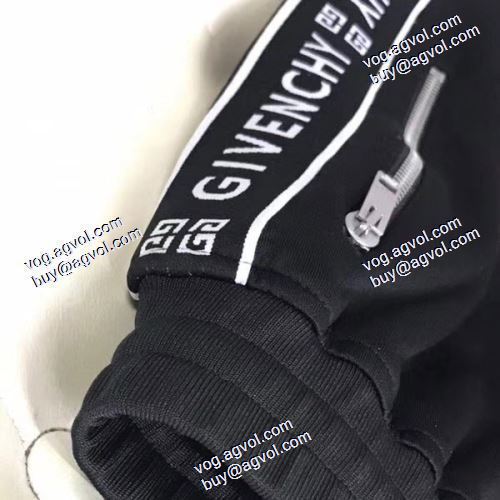  ジバンシィブランド コピー上品な輝きを放つ形  GIVENCHYブランド コピー 動きやすさの叶えた 2020AWデニムパンツ