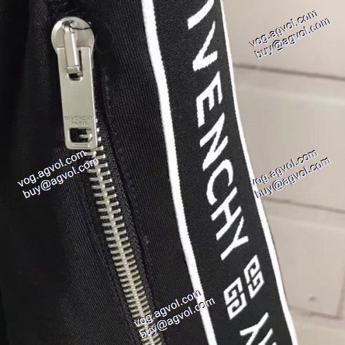  ジバンシィブランド コピー上品な輝きを放つ形  GIVENCHYブランド コピー 動きやすさの叶えた 2020AWデニムパンツ