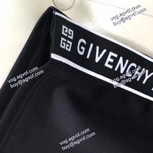  ジバンシィブランド コピー上品な輝きを放つ形  GIVENCHYブランド コピー 動きやすさの叶えた 2020AWデニムパンツ