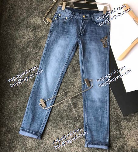  超目玉 VERSACEコピー偽物 窮屈感はゼロ 2020AW デニムパンツ  ヴェルサーチコピー代引