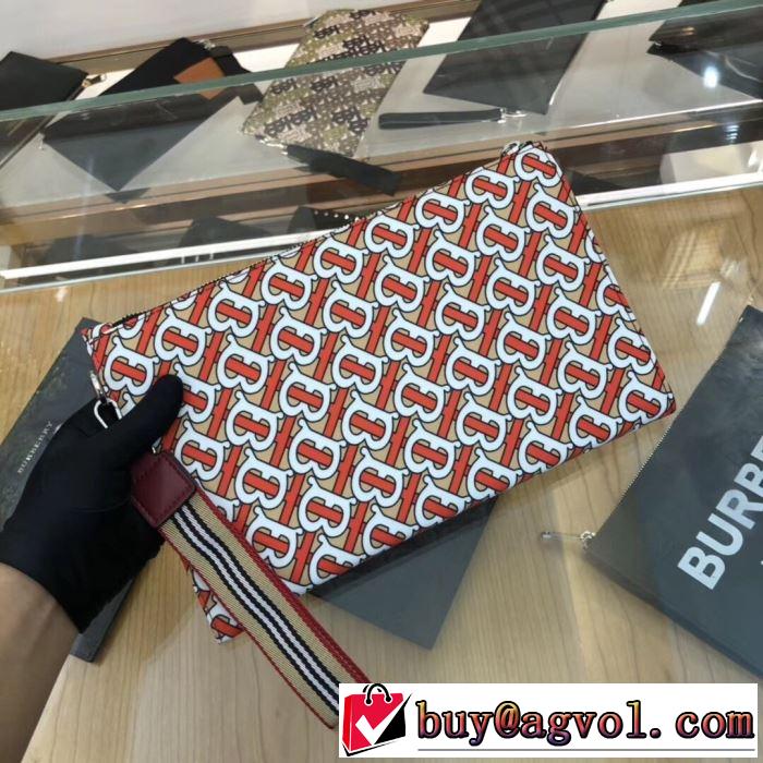 ポーチ   バーバリー限定アイテムが登場  BURBERRY 通勤通学どちらでも使え