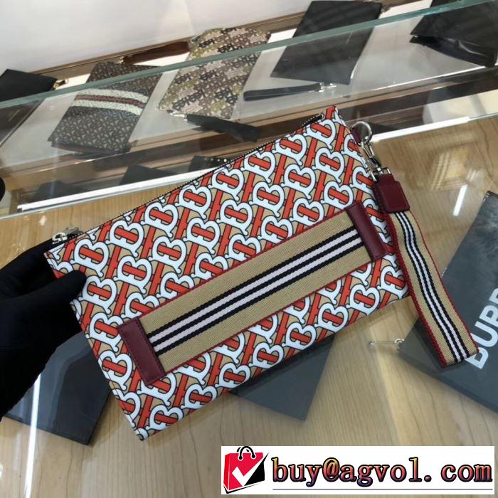 ポーチ   バーバリー限定アイテムが登場  BURBERRY 通勤通学どちらでも使え