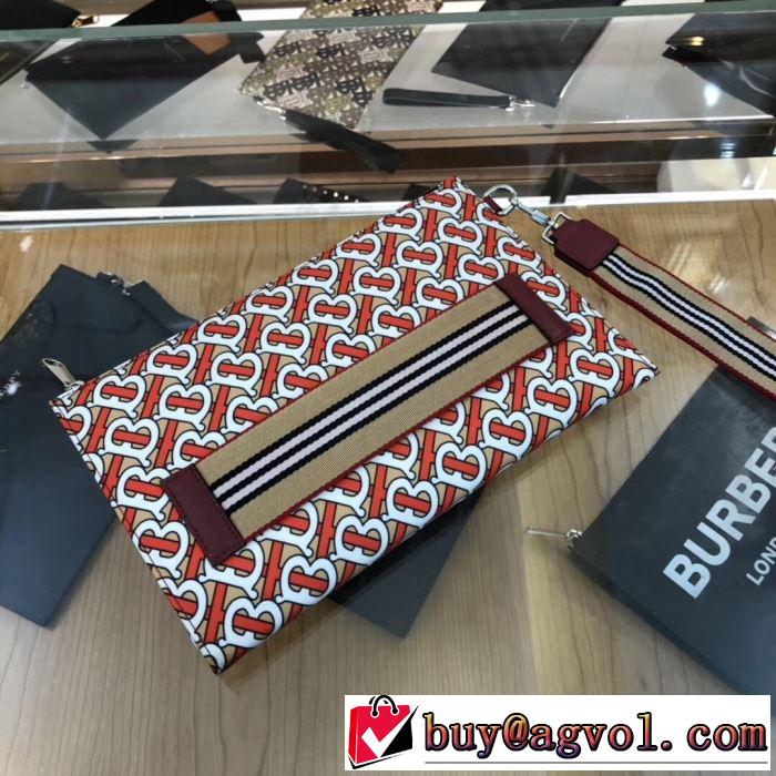 ポーチ   バーバリー限定アイテムが登場  BURBERRY 通勤通学どちらでも使え