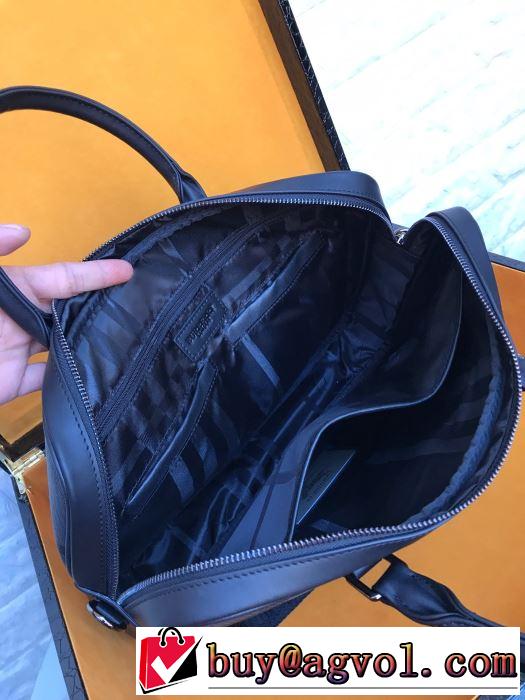 コーデの完成度を高める ハンドバッグ  この時期の一番人気は バーバリー BURBERRY