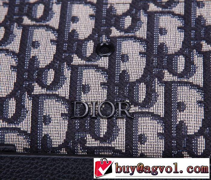 ディオール普段見ないデザインばかり  DIOR 価格帯が低い リュック 幅広いアイテムを展開