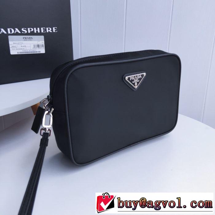 ポーチ 有名ブランドです  プラダ争奪戦必至  PRADA 限定品が登場