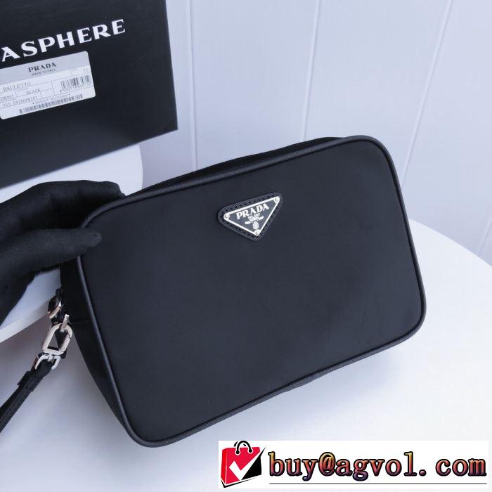 ポーチ 有名ブランドです  プラダ争奪戦必至  PRADA 限定品が登場