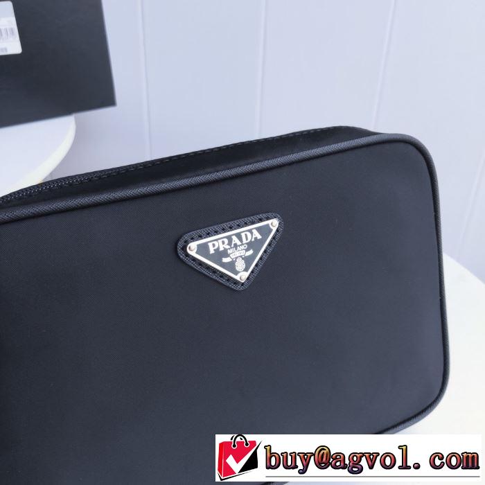 ポーチ 有名ブランドです  プラダ争奪戦必至  PRADA 限定品が登場