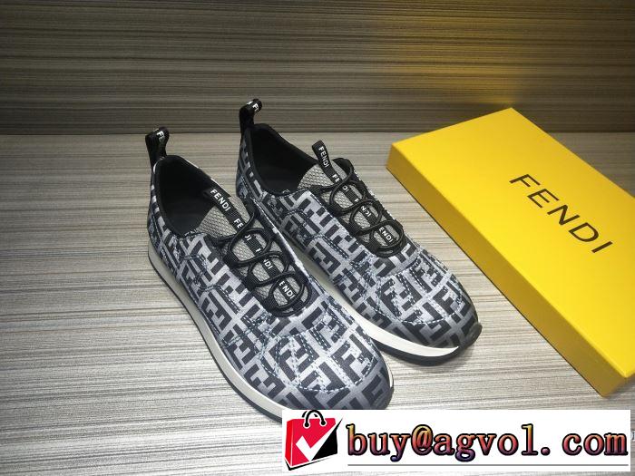 秋服コーデ2019年版 フェンディ FENDI 大胆なチェックの人気トレンド ランニングシューズ 秋にはやる最新作を先取り