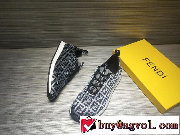 秋服コーデ2019年版 フェンディ FENDI 大胆なチェックの人気トレンド ランニングシューズ 秋にはやる最新作を先取り
