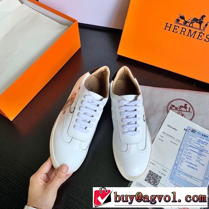 大人かわいい秋冬コーデを楽しみ エルメス HERMES 2019秋のファッショントレンドはこれ ランニングシューズ 秋ファションのトレンド