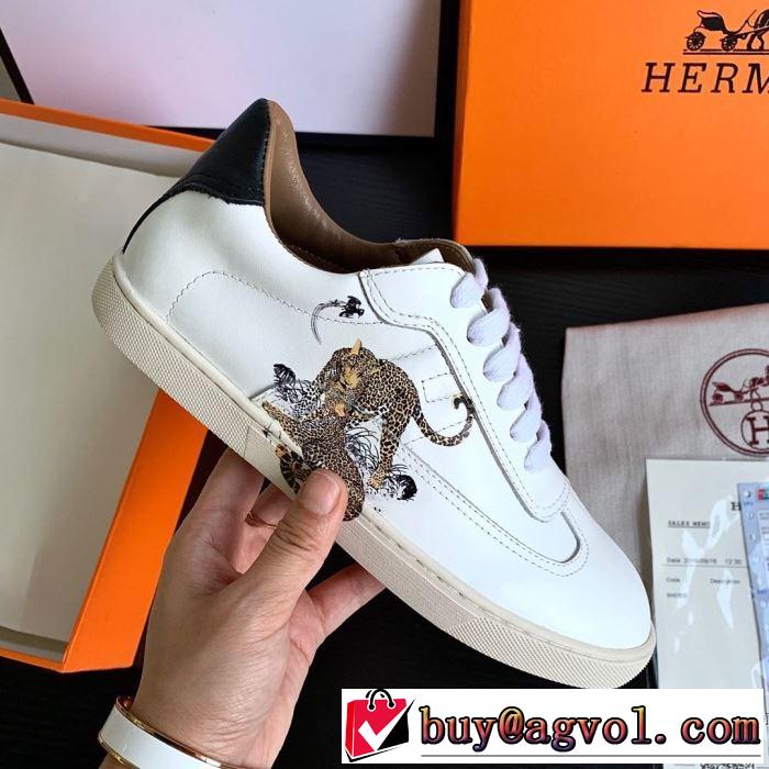 大人かわいい秋冬コーデを楽しみ エルメス HERMES 2019秋のファッショントレンドはこれ ランニングシューズ 秋ファションのトレンド