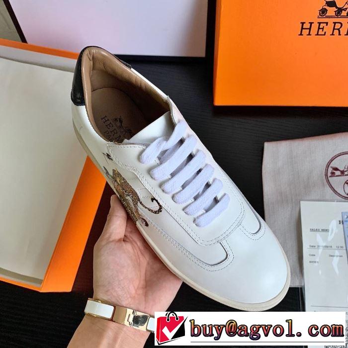 大人かわいい秋冬コーデを楽しみ エルメス HERMES 2019秋のファッショントレンドはこれ ランニングシューズ 秋ファションのトレンド