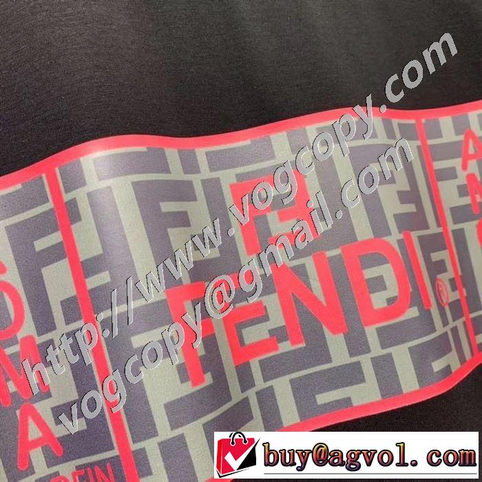 驚きのプライス 半袖Tシャツ 大人の新作こそ フェンディ 2色可選 FENDI おしゃれに大人の必見