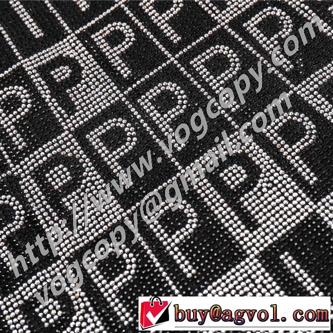 非常にシンプルなデザインな フィリッププレイン PHILIPP PLEIN 幅広いアイテムを展開  半袖Tシャツ