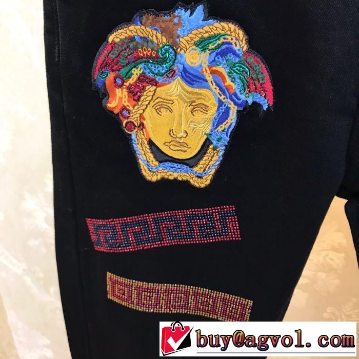 取り入れやすい ヴェルサーチ 海外でも大人気 VERSACE 20SSトレンド ジーンズ