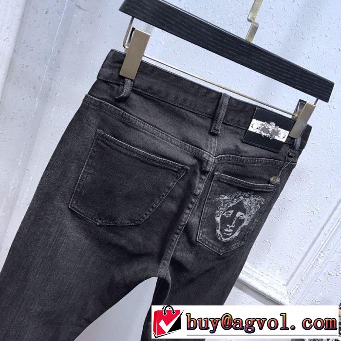 おしゃれな人が持っている ジーンズ ヴェルサーチ2年以上連続１位獲得 VERSACE