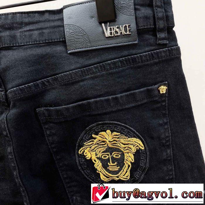 ヴェルサーチ今季の主力おすすめ VERSACE ジーンズ 差をつけたい人にもおすすめ