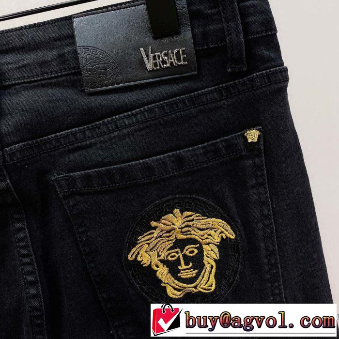 海外でも人気なブランド ジーンズ 非常にシンプルなデザインな ヴェルサーチVERSACE