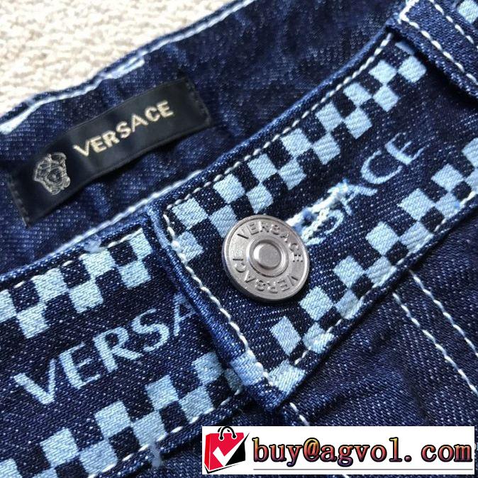 ヴェルサーチ大人気のブランドの新作 VERSACE 取り入れやすい ジーンズ 確定となる上品
