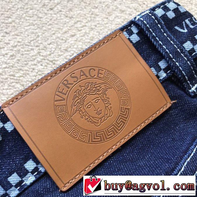 ヴェルサーチ大人気のブランドの新作 VERSACE 取り入れやすい ジーンズ 確定となる上品