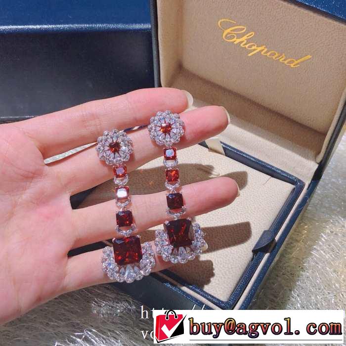 20新作です カルティエ CARTIER この時期の一番人気は  ピアス おしゃれに大人の必見