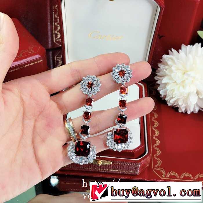 20新作です カルティエ CARTIER この時期の一番人気は  ピアス おしゃれに大人の必見