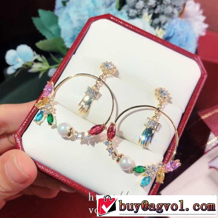 芸能人カルティエ ピアズ 新作 レディース30代の女性に人気CARTIER コピー アクセサリー 結婚式キレイめコーディネート