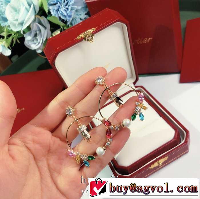 芸能人カルティエ ピアズ 新作 レディース30代の女性に人気CARTIER コピー アクセサリー 結婚式キレイめコーディネート