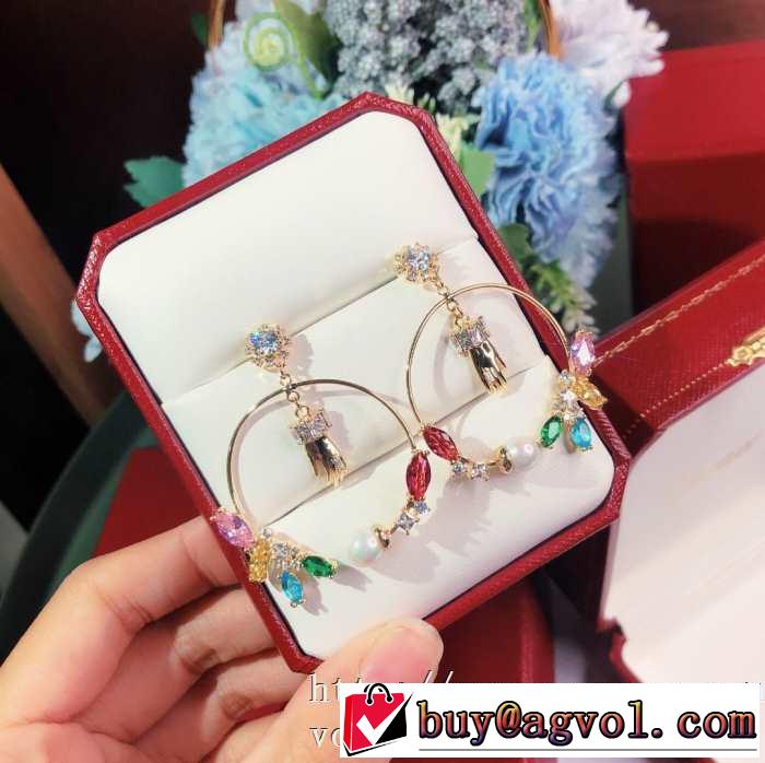 芸能人カルティエ ピアズ 新作 レディース30代の女性に人気CARTIER コピー アクセサリー 結婚式キレイめコーディネート