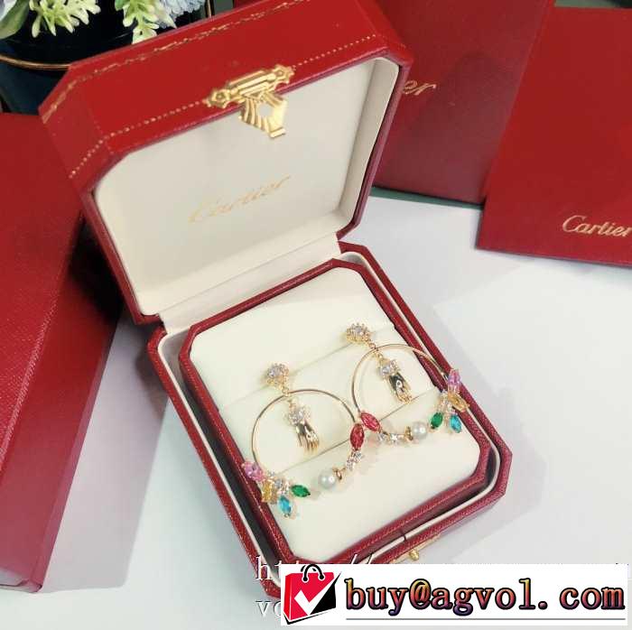 芸能人カルティエ ピアズ 新作 レディース30代の女性に人気CARTIER コピー アクセサリー 結婚式キレイめコーディネート